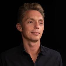 Jeffrey Tse's Instagram, Twitter & Facebook