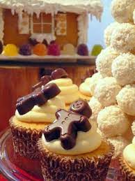 Hansel And Gretel Christmas Table That Cute Little Cake Christmas Buffet Christmas Food Little Cakes