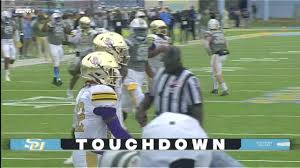 Harold Blood connects for 8-yard TD pass