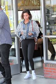 I bet that thing was wrapped around her waist specifically to hide the camel toe. Pin On Claude Et Selena