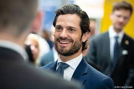 Hij heeft de titel hertog van halland gekregen, is het derde kind van carl. Carl Philip Deelt Foto S Van Jarige En Ondeugende Zoon Vorsten