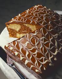 Der kuchen ist so erfrischend, besonders mit der glasur und durch die zugabe von öl wird der kuchen super saftig. Eckiger Schokoladen Biskuit Kuchen Mit Glasur Fototapete Fototapeten Geniesser Lecker Delicious Myloview De