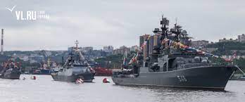 Доброе утро, дорогие севастопольцы и гости города. Parad Korablej Projdyot V Buhte Zolotoj Rog V Den Vmf Novosti Vladivostoka Na Vl Ru