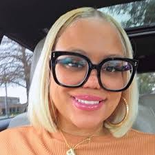 Teri Lacey's Instagram, Twitter & Facebook