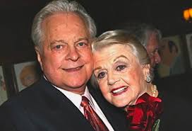 Did you ever had the opportunity to meet a golden age celebrity from  classic era of cinema? If so, who and how was your experience?  🤷🏽‍♂️👑🎬🎞️😎