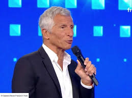 Masters de N'oubliez pas les paroles : les parents de Laurens présents en  plateau, ils racontent à Nagui les révisions de leur fils (ZAPTV)