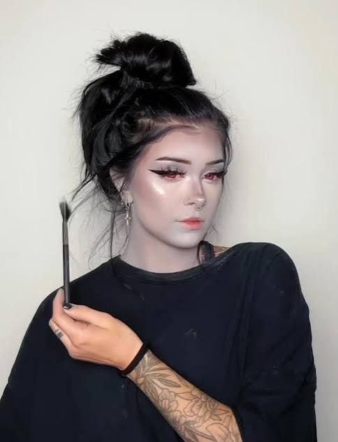 hey guys I'm curious if any of you do every day vampire makeup and how your skin is after : r/vampires