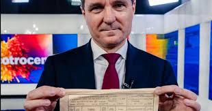 Nicuşor Dan şi-a prezentat diploma de BAC după ce în spaţiul public a  circulat un fals. Ce spune despre salariile profesiorilor