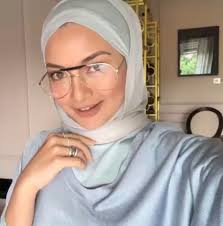 Pilot written by dyla dyna and published by kaki novel enterprise. Nak Naik Apa Pun Sanggup Masa Berlakon Suri Hati Mr Pilot Tak Pegang Tangan Pun Pegang Tangan Zul Ariffin Berlapik Neelofa Ditegur Berita Steady