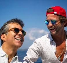 José ribeiro e castro acusa adolfo mesquita nunes e os seus apoiantes de serem os grandes responsáveis pela crise no cds. Pedro Granger Junta Amigos Intimos Em Viagem A Grecia Com Direito A Casamento Muito Especial Atualidade Flash