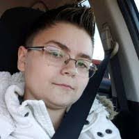 Samantha Poff's Instagram, Twitter & Facebook