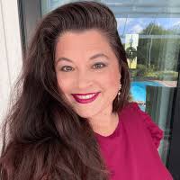 Robyn Helt — Reviews & Property Sales