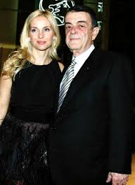 Μέσα από τον αέρα της πρωινής εκπομπής του αντ1 επέλεξε, σήμερα, ο γιώργος λιάγκας να ζητήσει δημόσια συγνώμη από την σοφία γιαννικοπούλου για όλα όσα είχε πει ο ίδιος στην εκπομπή του. Den Einai Mono H Mari 5 Ellhnika Diazygia Pollwn Ekatommyriwn Eyrw Pics