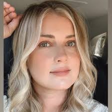 Kimberly Poling's Instagram, Twitter & Facebook