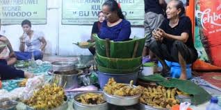 Soto memang makanan yang indonesia banget ya. 10 Tempat Makan Murah Di Semarang Yang Enak Banget