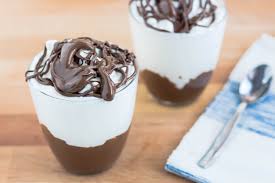 Unite 2/3 di nutella e mescolate delicatamente con una spatola, dal basso verso l'alto, in modo da non far smontare la panna. Coppa Alla Nutella E Panna Ricetta Semplicissima Con Tre Ingredienti