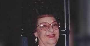 Evelyn Hassett's Instagram, Twitter & Facebook