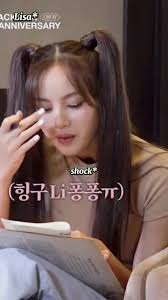 Lisa's shock and Rosé's gloating smile 😂🤣 #blackpink #lisa #rosé #mo...