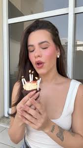 Mais um ciclo se inicia e hoje, meu coração transborda de gratidão pela  vida que tenho a honra de viver. A vida é um milagre que não quero jamais  tomar como garantido. Que eu possa continuar a ...