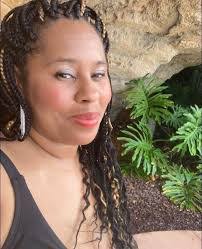 Ana Mercer's Instagram, Twitter & Facebook