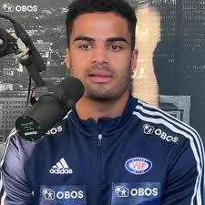 Skal vi tro Aaron Kiil Olsen lever han drømmen i Vålerenga (og digger Enga  på pod) 🎙️ , Sjekk ut en rykende fersk episode med vår nye stopperkjempe  (som du finner der du lytter til podkast eller via ...