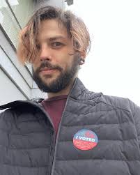 Meio-irmão de Lisa Presley revela que descobriu adulto que seu pai era  brasileiro