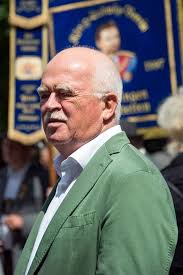 Students using ebooks must have access to the ebooks during class sessions. Dr Peter Gauweiler