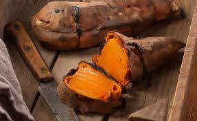 Una di queste riguarda le jacket potatoes, ossia patate cotte nel forno e una ricetta gustosa che ci arriva direttamente dagli stati uniti d'america e che, siamo sicuri, piacerà tantissimo ai vostri ospiti sia come contorno che. Due Gustose Ricette Con La Piu Inusuale Delle Patate Americane