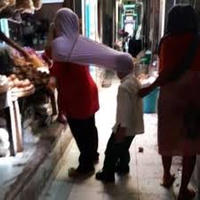 Maybe you would like to learn more about one of these? 10 Foto Lucu Bukti Ibu Ibu Selalu Santai Ini Bikin Geleng Kepala