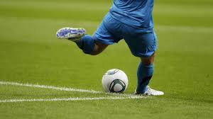 Bislang haben wir ihm einige hundert dinge beigebracht, und wir hoffen, im laufe der zeit weitere hinzufügen zu können. Niederlande 19 Jahrige Darf In Mannerteam Fussball Spielen Stern De