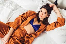 Dua lipa sat down with rolling stone's jerry portwood to discuss her amazing year and upcoming projects with silk city. Dua Lipa New Rules Singer Talks Bad Exes Max Martin Rolling Stone