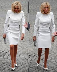 Comme chaque année, c'est de cette place que le président de la république observera le défilé militaire. Brigitte Macron Wears Statement Dress For Bastille Day 2019 In France Latest Pictures Express Co Uk