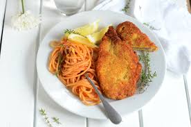 Embl Egrave Me De La Gastronomie Italienne L Rsquo Escalope Agrave La Milanaise Est L Rsq Escalope Milanaise Recette Escalope Milanaise Recettes De Cuisine