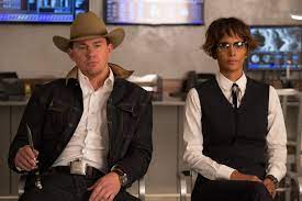 The kingsman being destroyed and needing rebuilt means kingsman 3 can be about a whole new team of recruits, this time with eggsy as the trainer. Uhd Blu Ray Kritik Kingsman The Golden Circle 4k Review