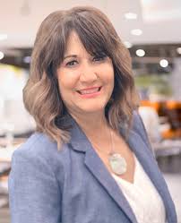 Kim Barragan's Instagram, Twitter & Facebook