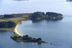 la plage du brouel au sud de l ile d arz golfe du morbihan france golfe du morbihan morbihan bretagne sud