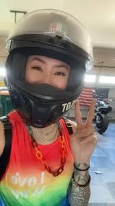 & Not my quote but I wanted to share: I don't wear rainbow colors to tell  you who's in my bed. I wear 🏳️‍🌈🏳️‍⚧️ so that the family across the  street can