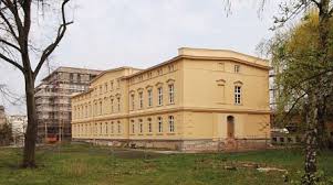 Das neue institut vergrößerte sich im jahre 1993 um die raiffeisenbank eg parchim und im jahre 1994 um die raiffeisenbank eg ludwigslust. 4 Schwerin Werderklinik Vr Bank Hauptfiliale Architektenkammer M V