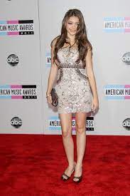 How tall is sarah hyland? Sarah Hyland Grosse