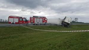 Na wysokości ulicy lazurowej przewrócił się samochód ciężarowy, przygniatając bmw. Wypadek Na Autostradzie A2 Aktualne Wydarzenia Z Kraju I Zagranicy Wyborcza Pl
