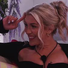 how can people hate her for staying true to herself? @MOLLY MARSH #f...