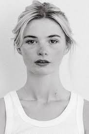 Elizabeth Canavan's Instagram, Twitter & Facebook