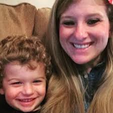 Holly Stroud (@hollybeestroud)