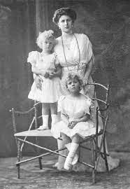 Il principe filippo, duca di edimburgo e marito della regina elisabetta ii d'inghilterra, si è spento venerdì 9 aprile all'età di 99 anni. Alice Di Battenberg Madre Del Principe Filippo Una Vita Incredibile E Disperata Il Mitte