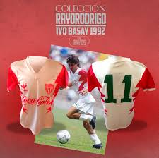 Ivo alexis basay hatibović (born 13 april 1966) is a retired football striker from chile, who played professional football for seventeen years. Los Rayos Usada Por El Divo Del Gol Ivo Basay El Facebook