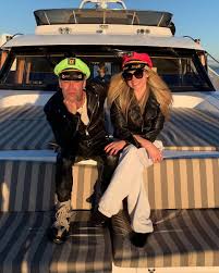 Stars who opened up about their sexuality and gender identity in 2021. Pop Crave On Twitter Avril Lavigne Celebrates Her Boyfriend Mod Sun S 34th Birthday