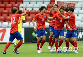 기성용 (奇誠庸, 1989년 1월 24일 ~ )은 대한민국의 축구 선수로 현재 k리그1 fc 서울에서 뛰고 있다. ëŸ°ë˜ ê°€ë´‰ì „ Ki í‚¤ ê°€ Key í‚¤ ë¥¼ ì¥ê³  ìžˆë‹¤ ì¡°ì„ ì¼ë³´