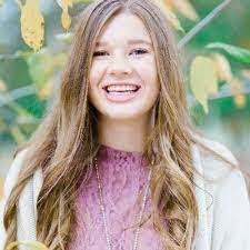 Brooke Tomlin's Instagram, Twitter & Facebook