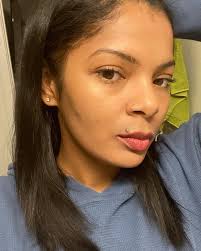 Alright guys sooo I'm the queen of bareface full face! I love a natural  beat but I especially love anything hydrating in the winter! I'm an active  hiker and am always clocking