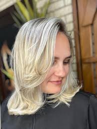 Correção de cor com técnica de alto nível: ✨ Mechas inversas + mechas  tradicionais para devolver profundidade, neutralizar o fundo quente e  revelar um loiro luminoso, elegante e perfeitamente equilibrado.  #salãodebeleza #trussbrasil #